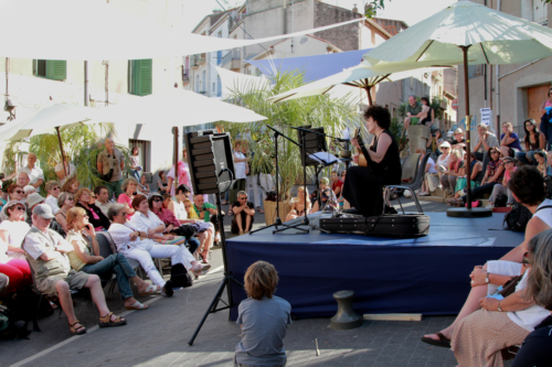 Roula Safar, Harmoniques en liberté, rue des Trois Journées, juillet 2011